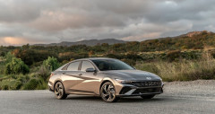 Đánh giá Hyundai Elantra 2025: đẹp nhưng sao bán chậm?
